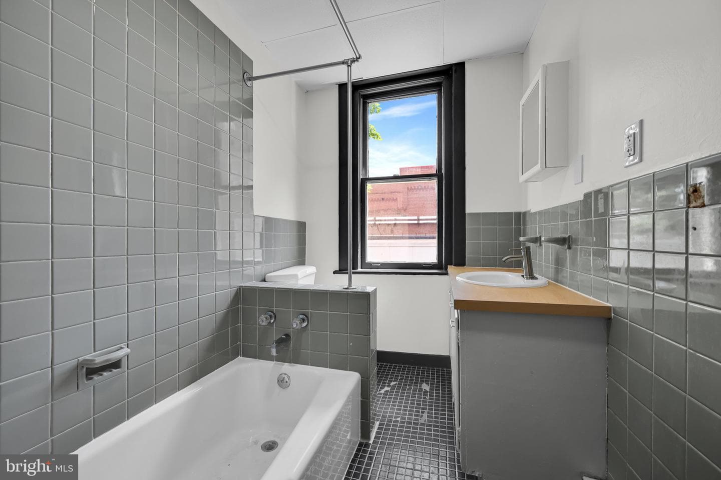 510 Howard Avenue photo 12
