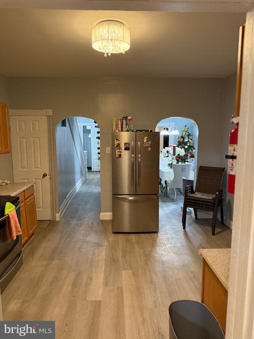 328 E Oak Street photo 11