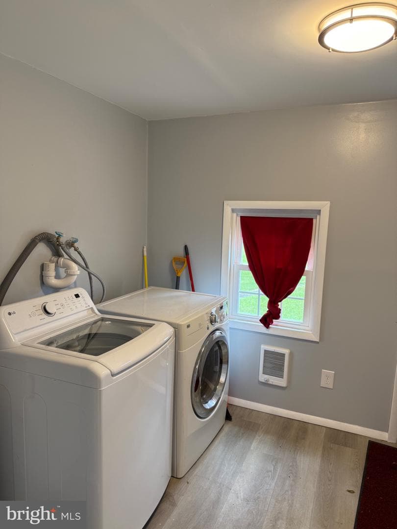328 E Oak Street photo 12