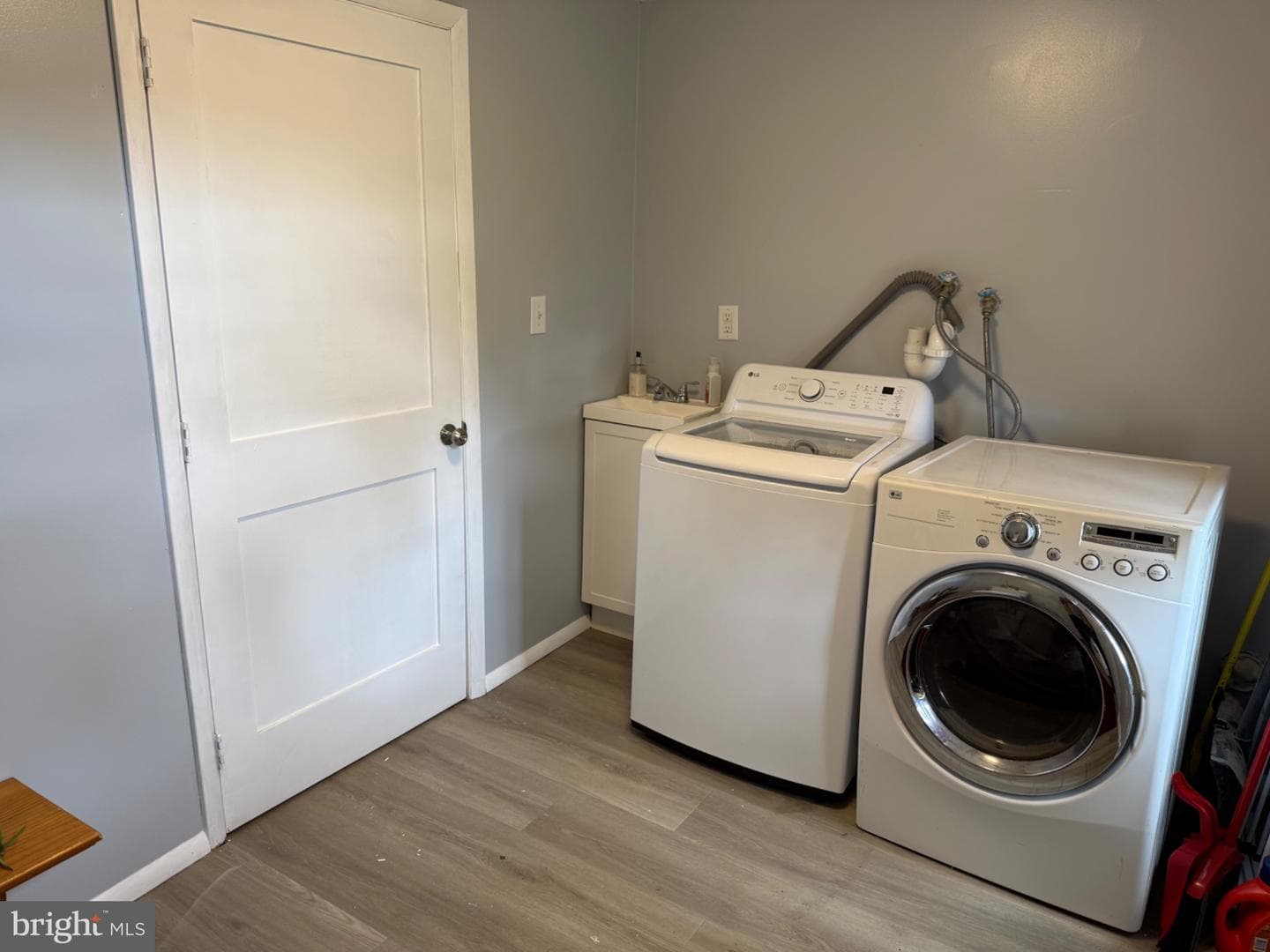 328 E Oak Street photo 13