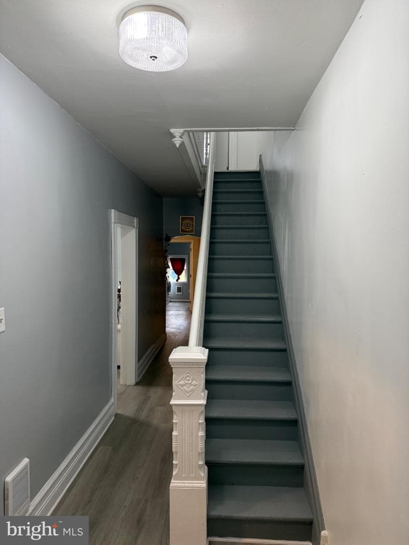 328 E Oak Street photo 29