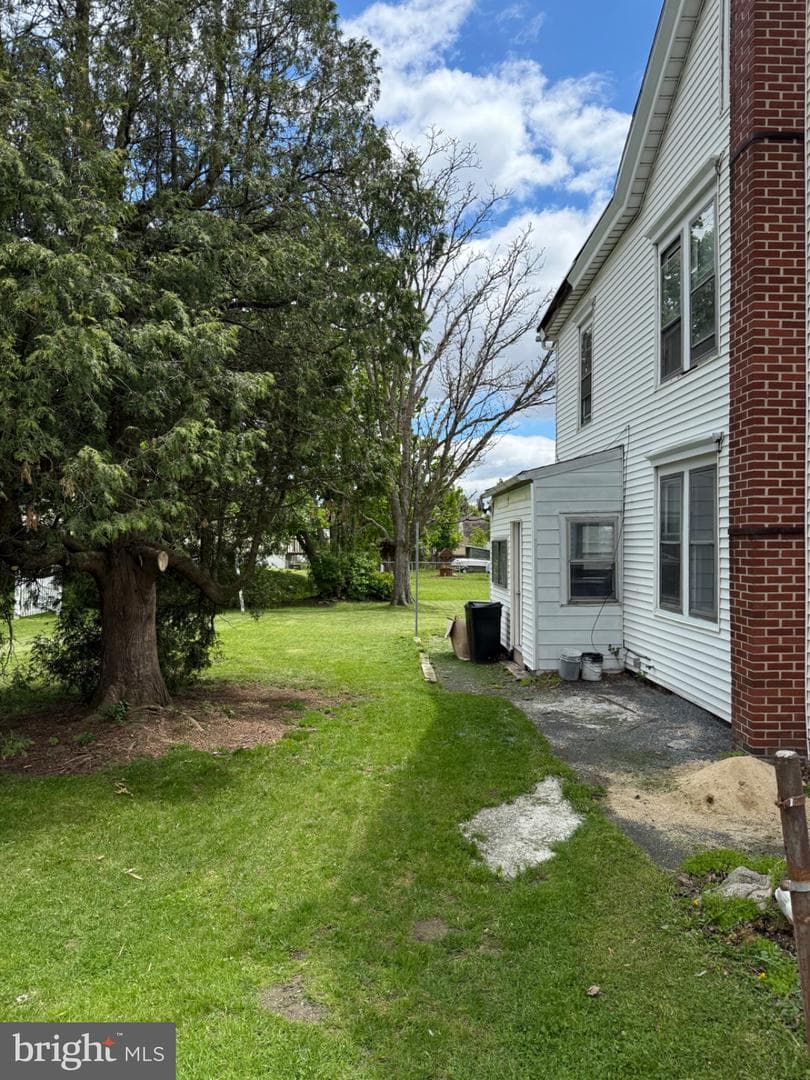328 E Oak Street photo 46