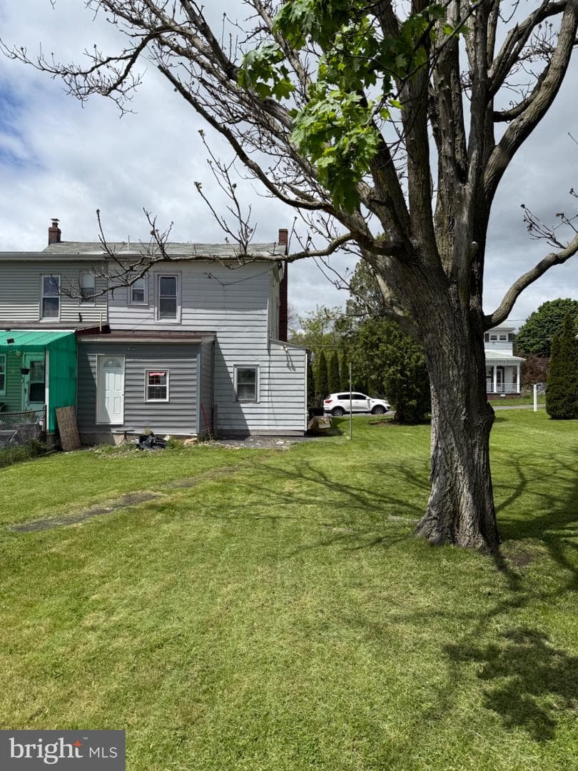 328 E Oak Street photo 48