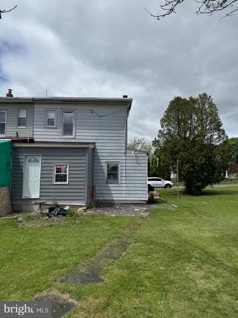 328 E Oak Street photo 49