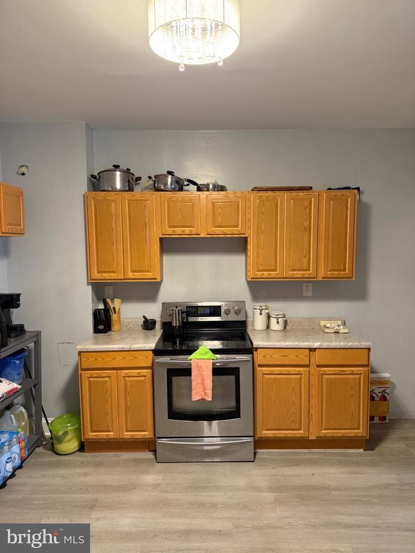 328 E Oak Street photo 7