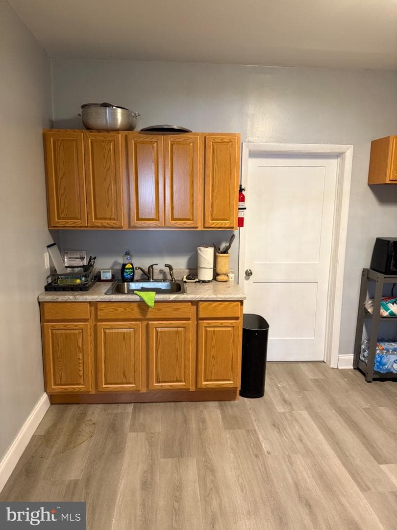 328 E Oak Street photo 8