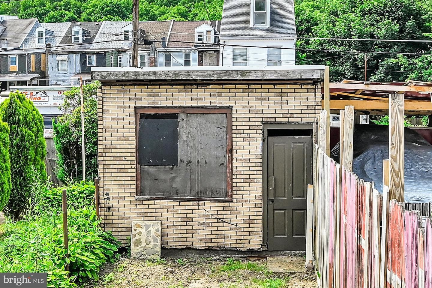 1014 E Centre Street photo 4