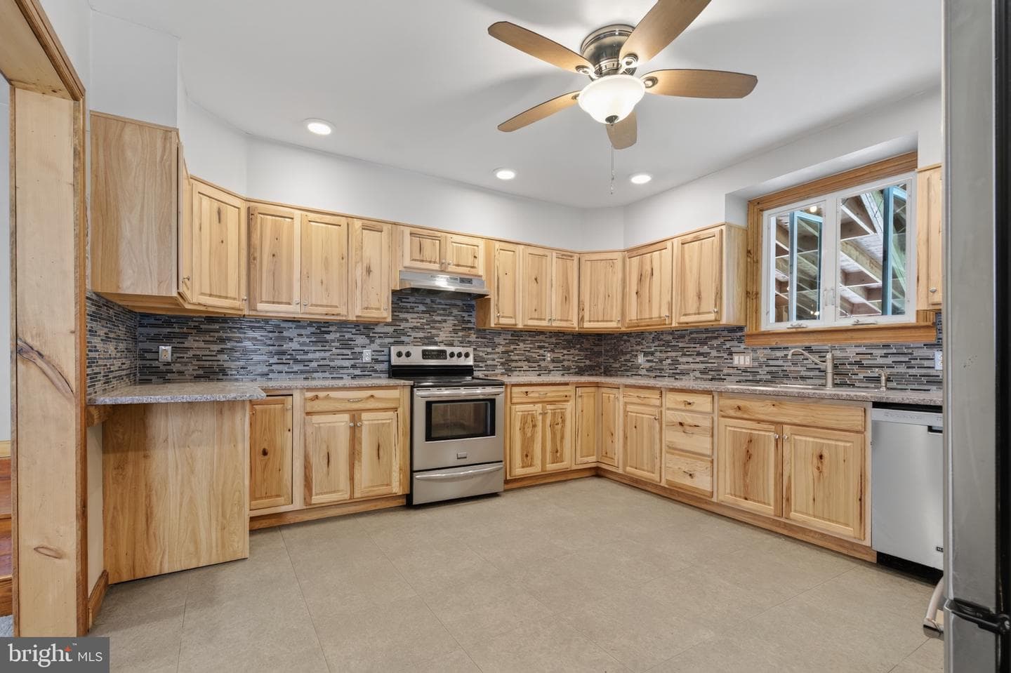 43 E Phillips Street photo 12