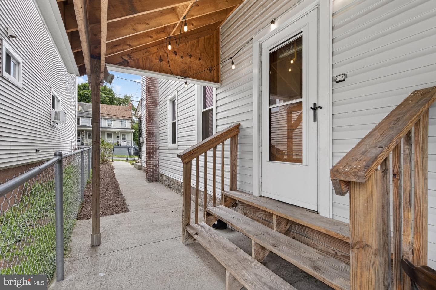 43 E Phillips Street photo 17