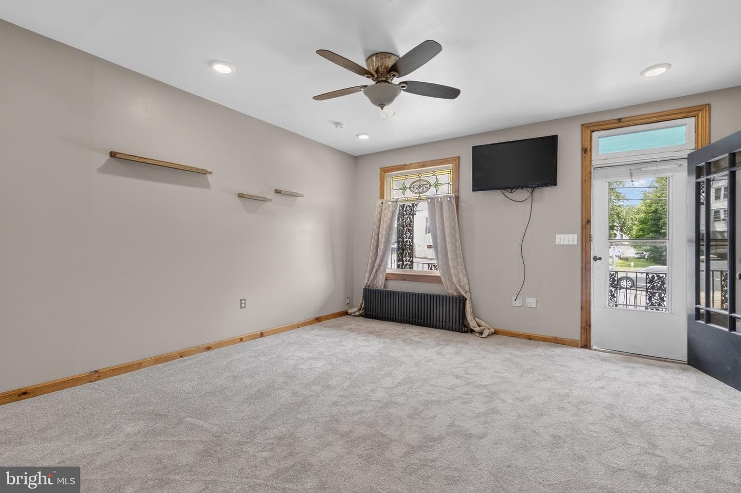 43 E Phillips Street photo 9