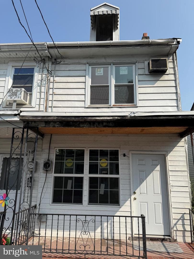 311 W South St photo 1