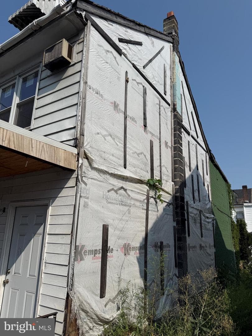 311 W South St photo 2