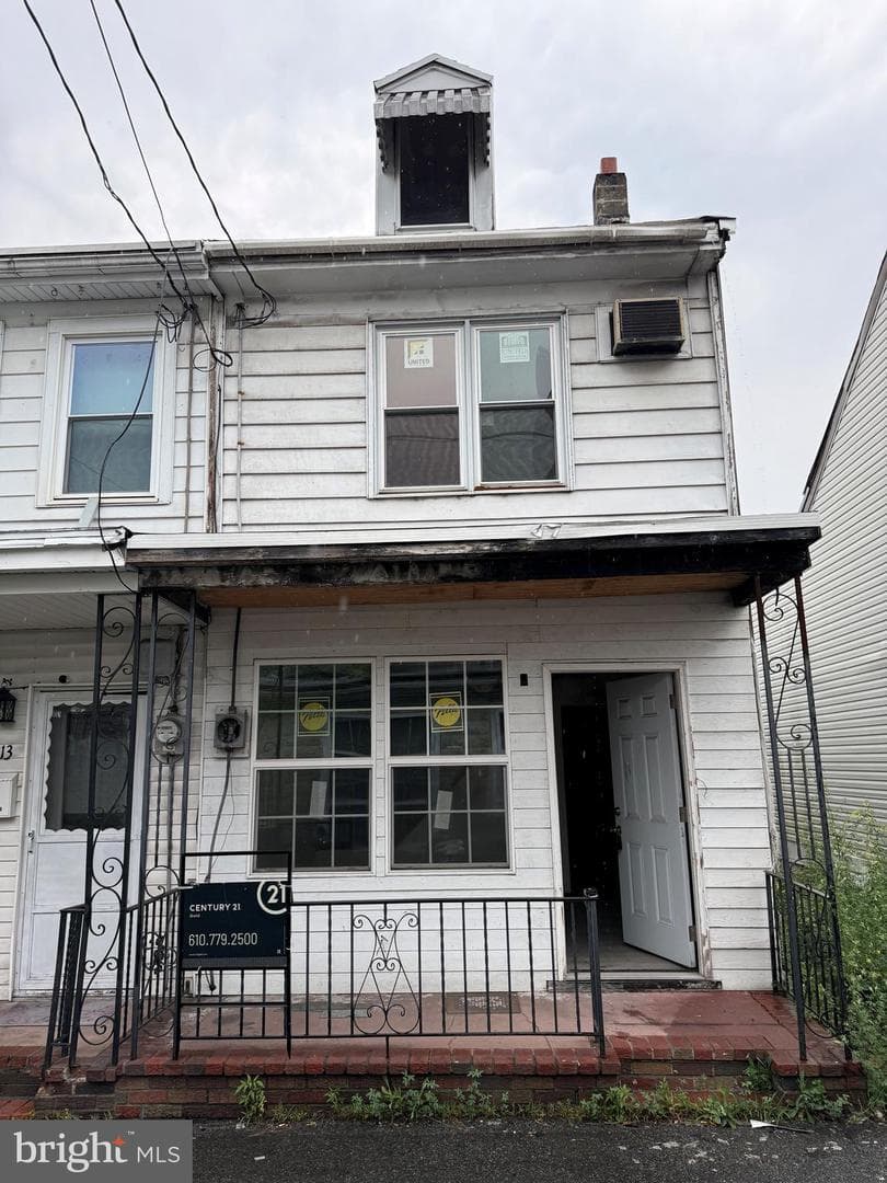 311 W South St photo 27