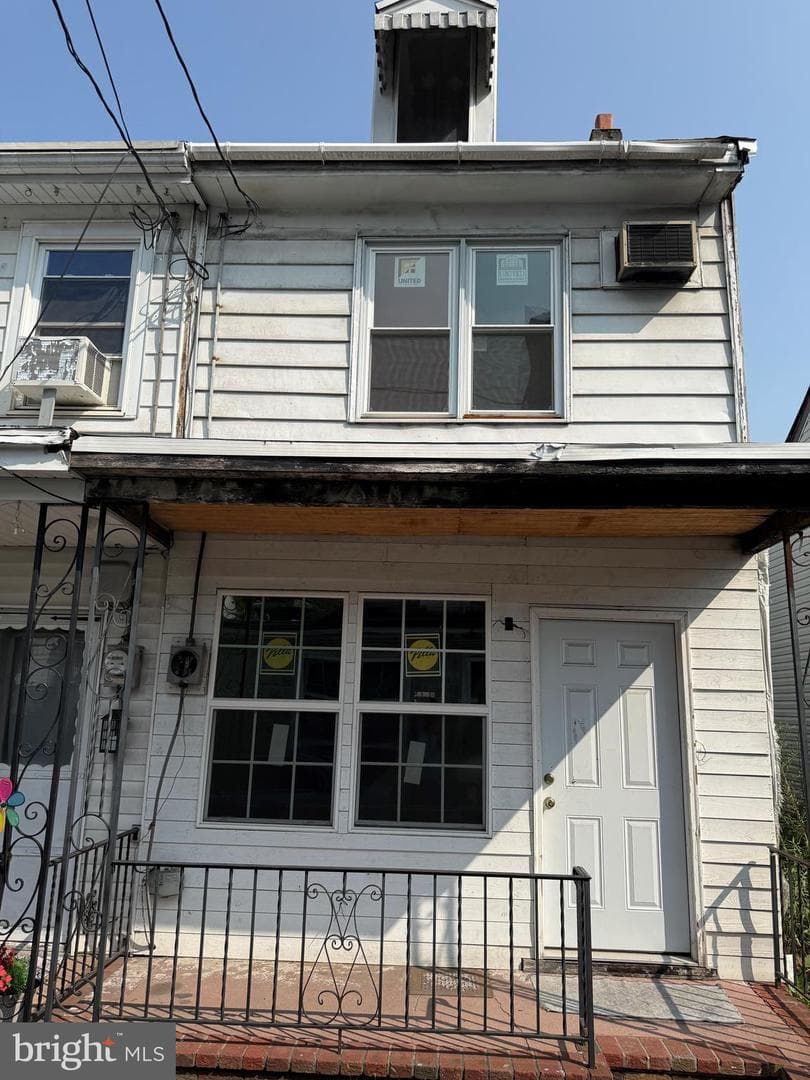 311 W South St photo 3