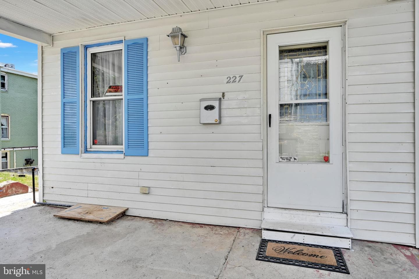 227 Wallace St photo 8