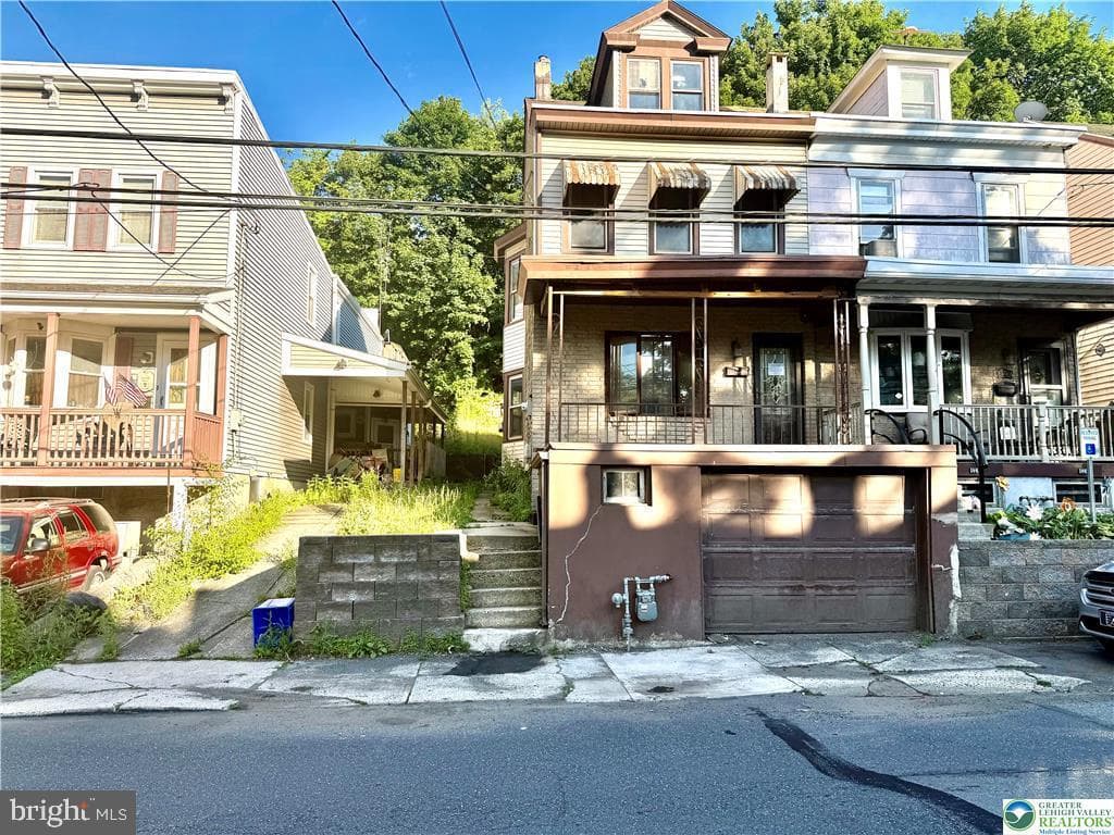 457 Nichols Street photo 1