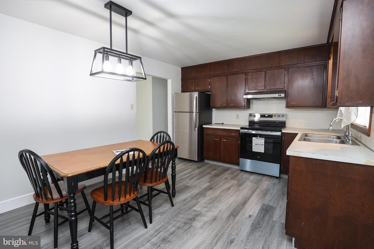 197 Llewellyn Road photo 8