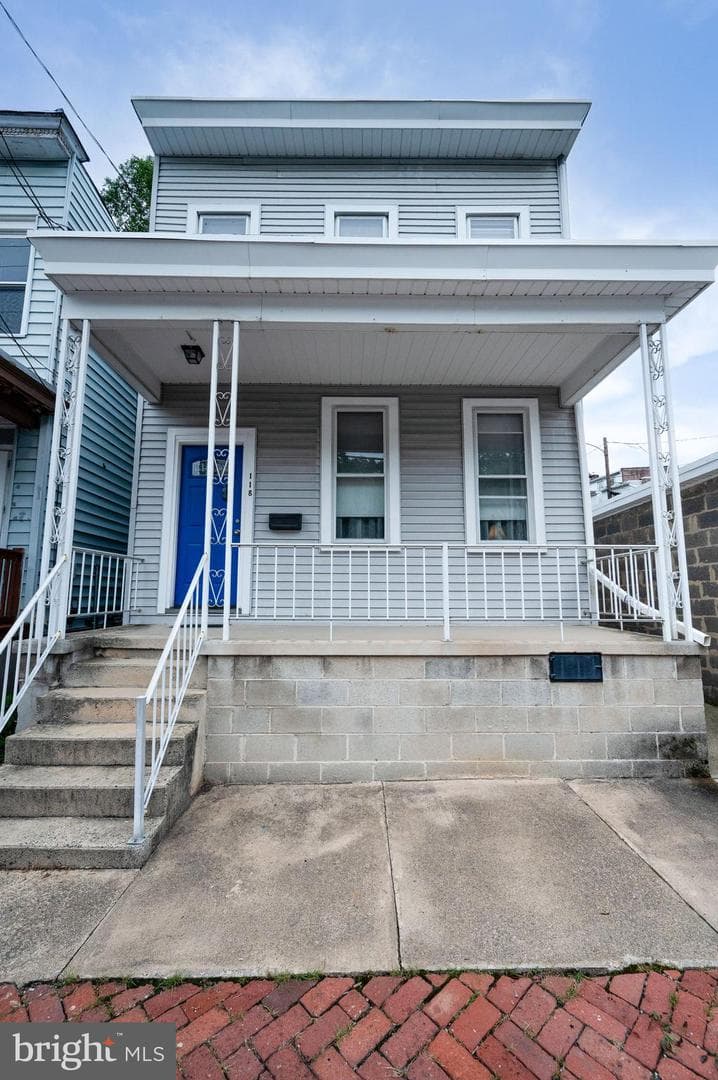 118 W Railroad Street photo 2