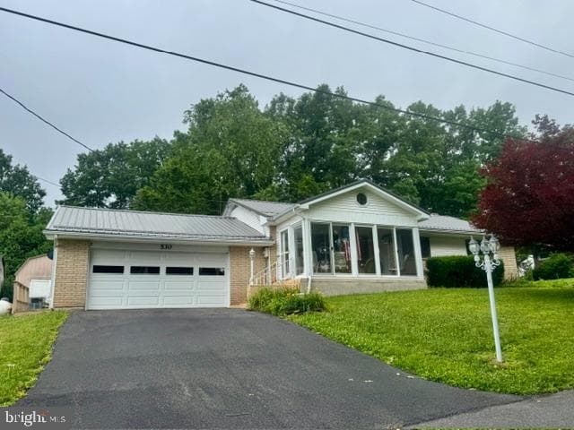 530 W Nicholas Street photo 3