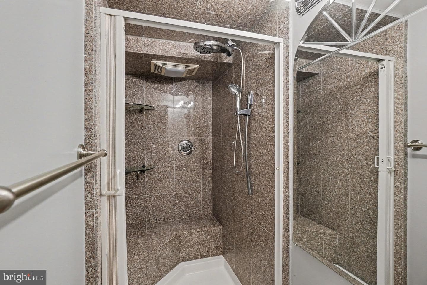 214 N Jardin Street photo 20