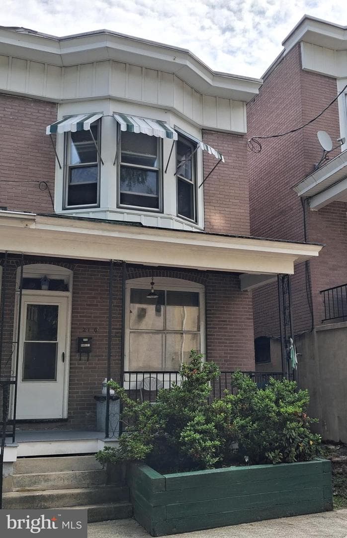 210 S 9th Street photo 2