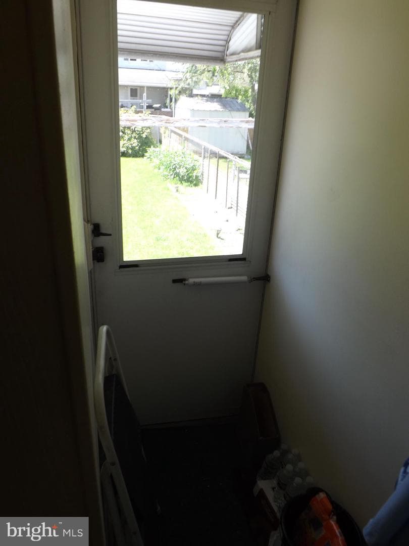 228 S Morris Street photo 25