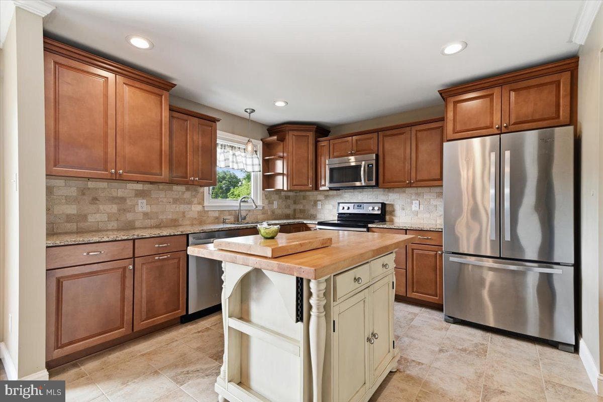 544 Maple Street photo 16