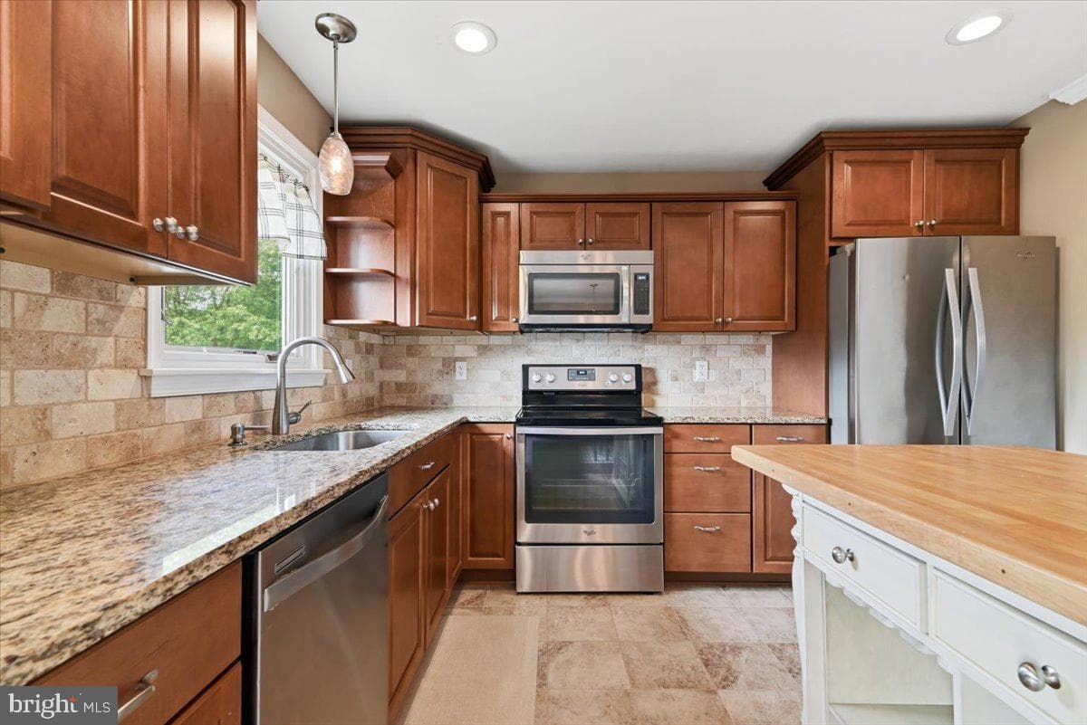 544 Maple Street photo 17
