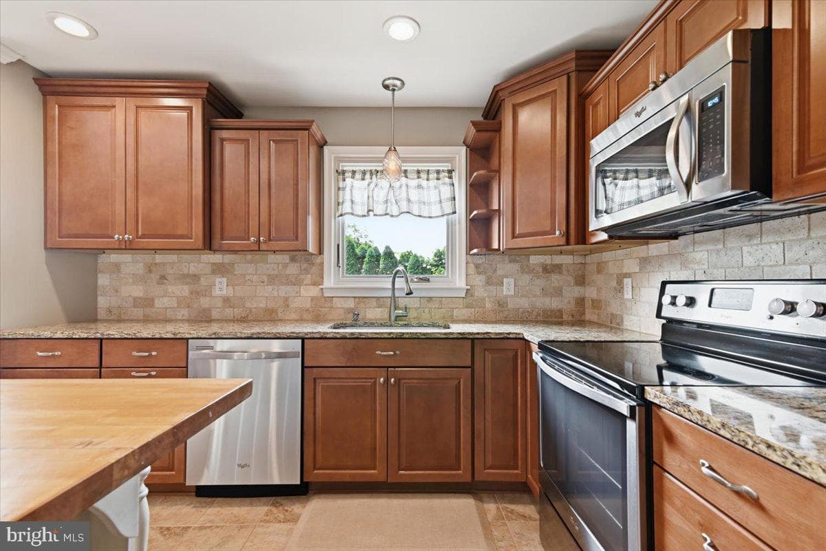 544 Maple Street photo 19