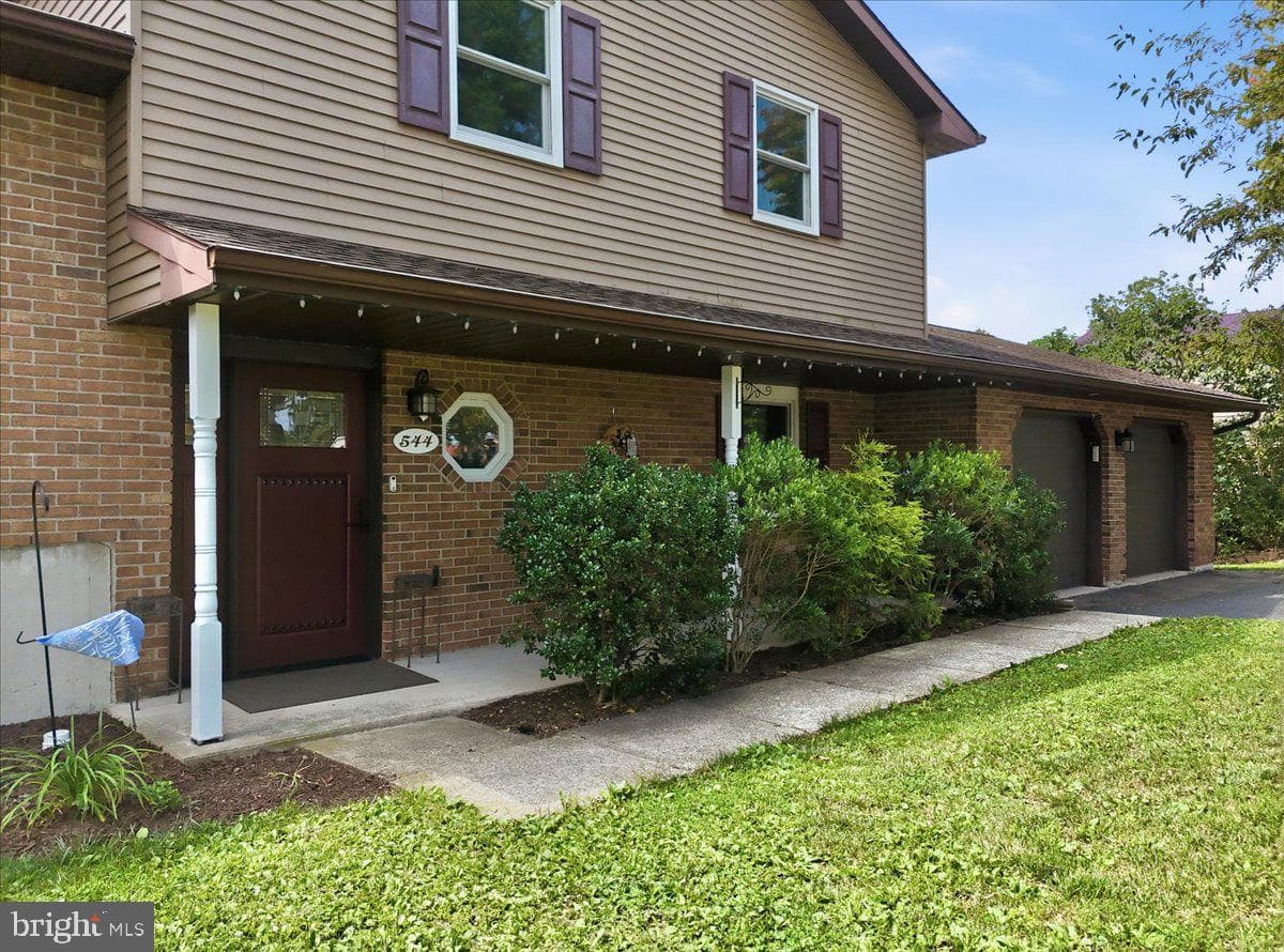544 Maple Street photo 3