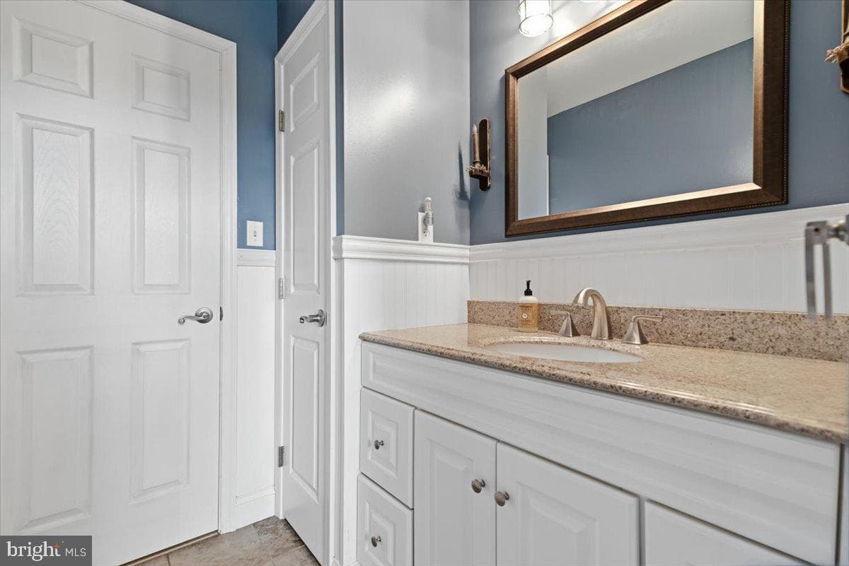 544 Maple Street photo 36