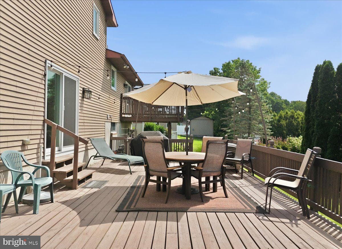 544 Maple Street photo 57