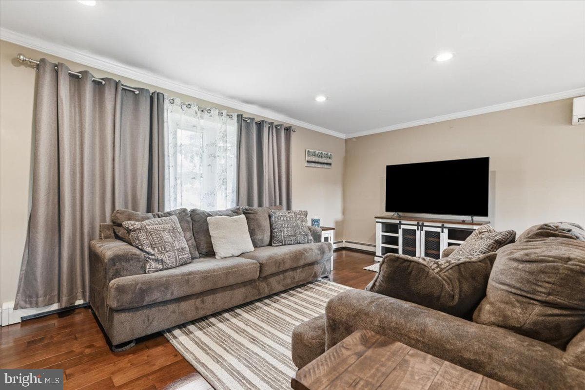 544 Maple Street photo 8