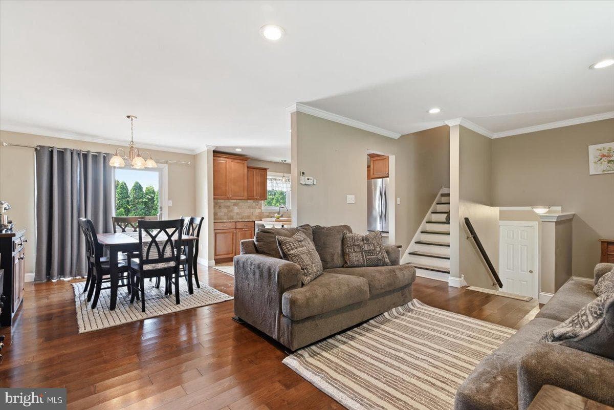 544 Maple Street photo 9