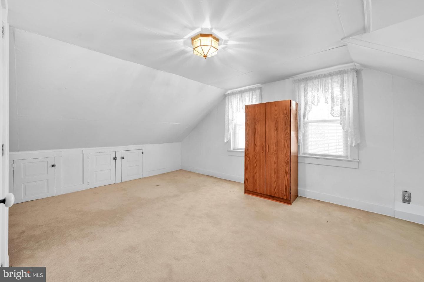 637 N Garfield Avenue photo 20