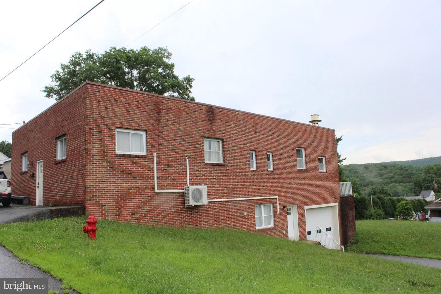 809 Fifth Street photo 1