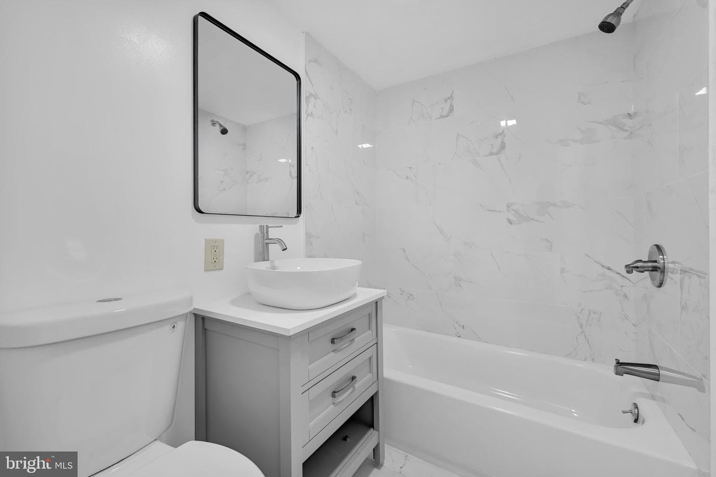 111 E Grand Avenue photo 13