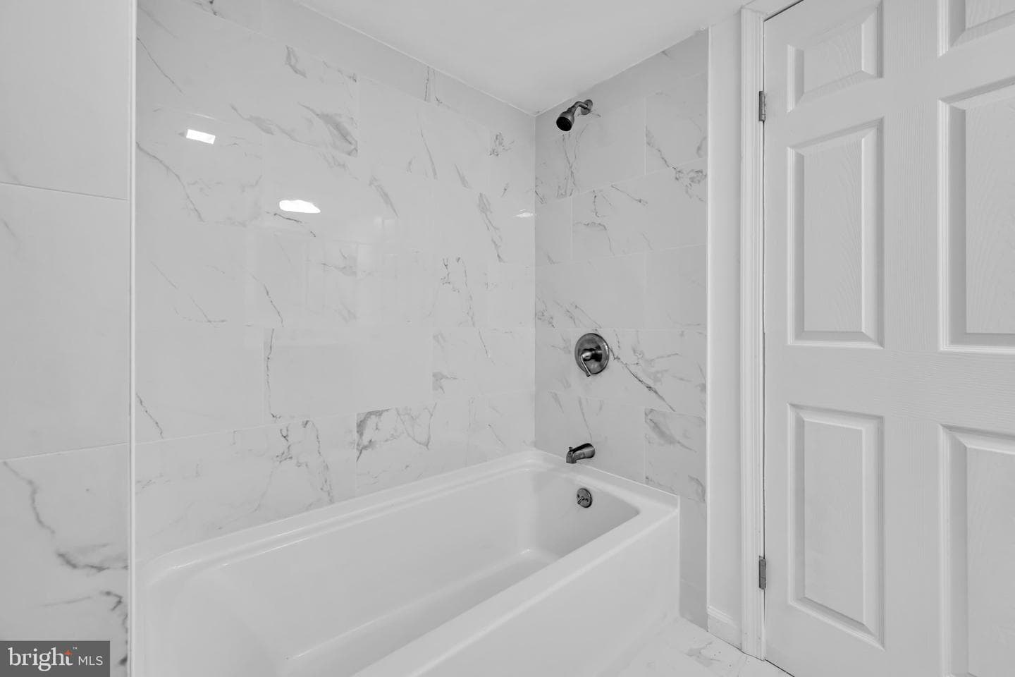 111 E Grand Avenue photo 14