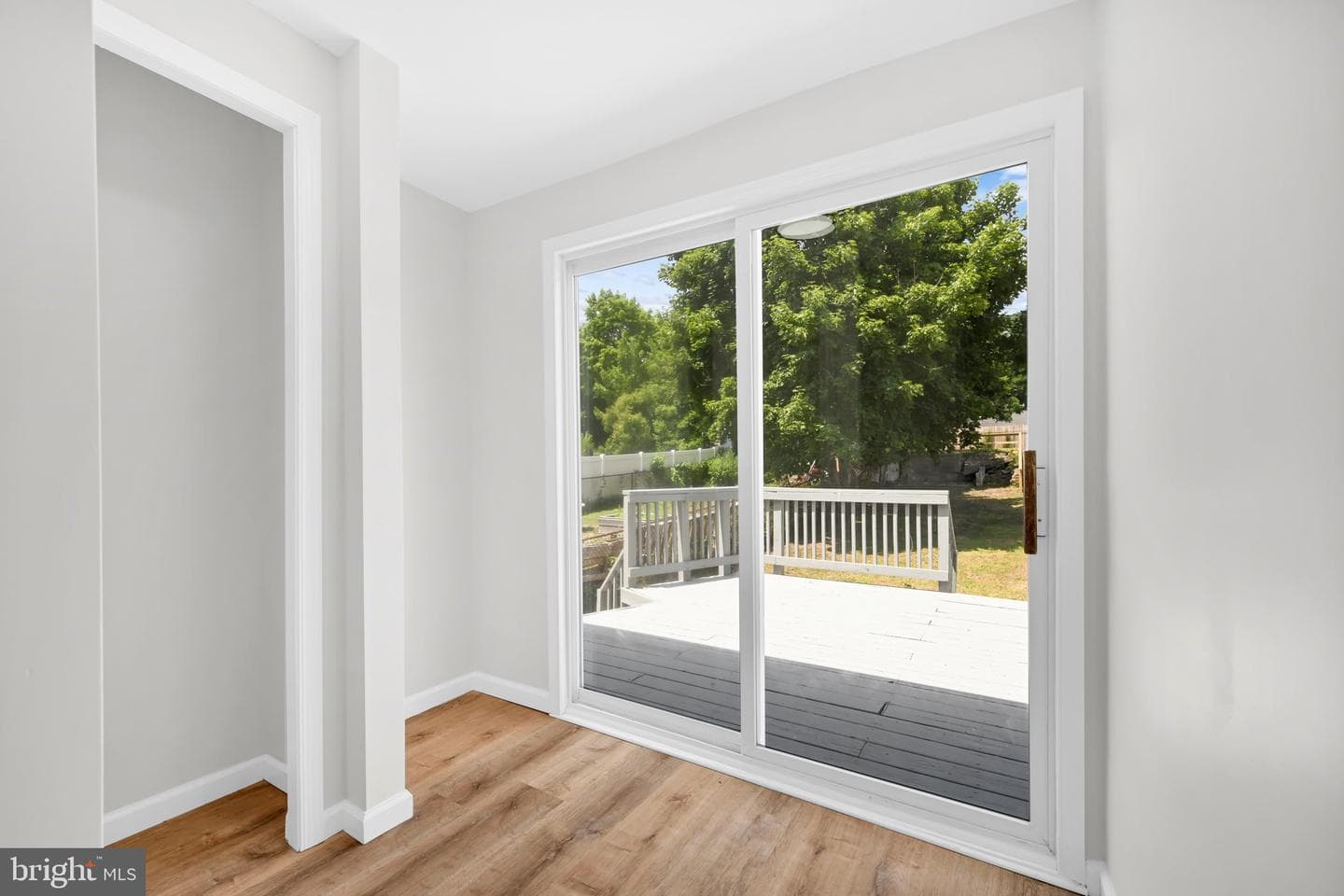 111 E Grand Avenue photo 15
