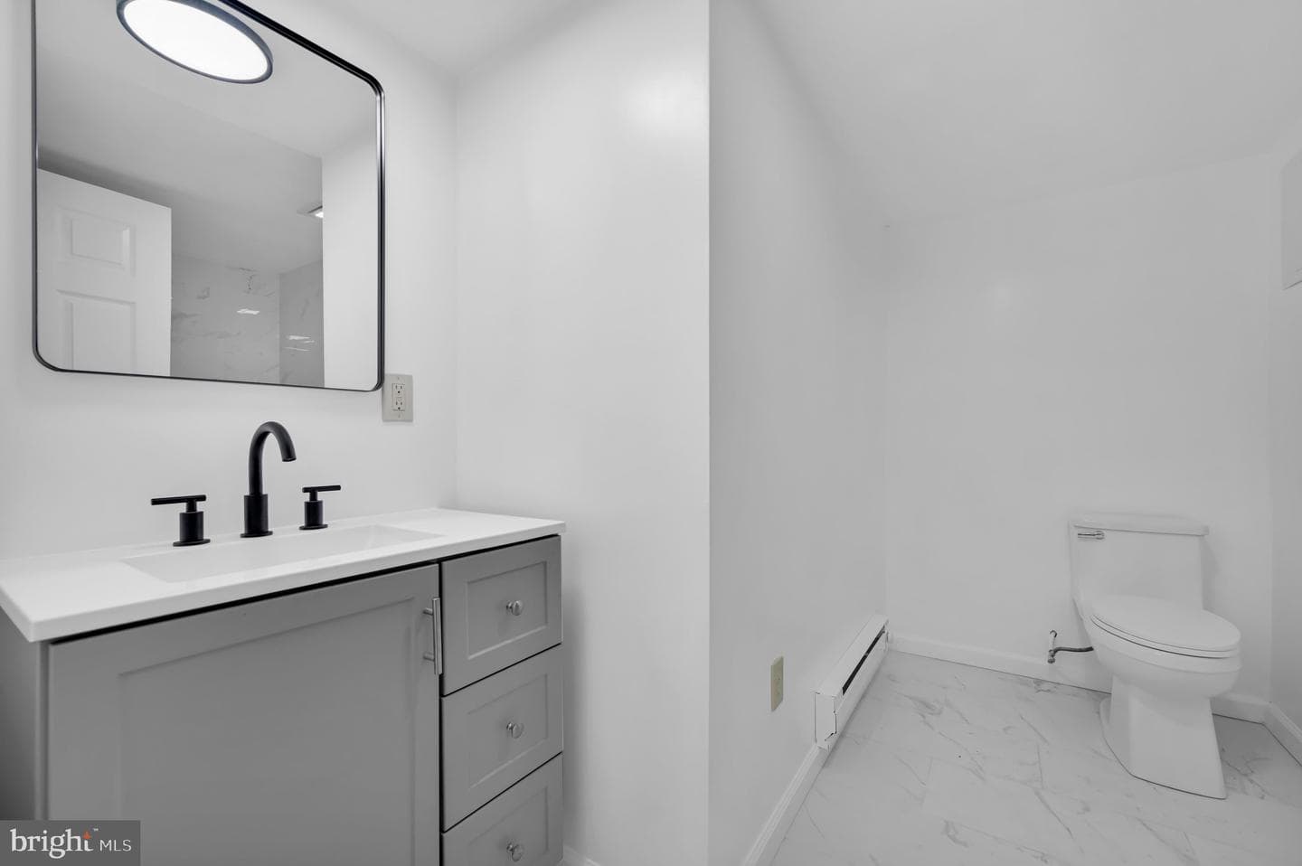 111 E Grand Avenue photo 20