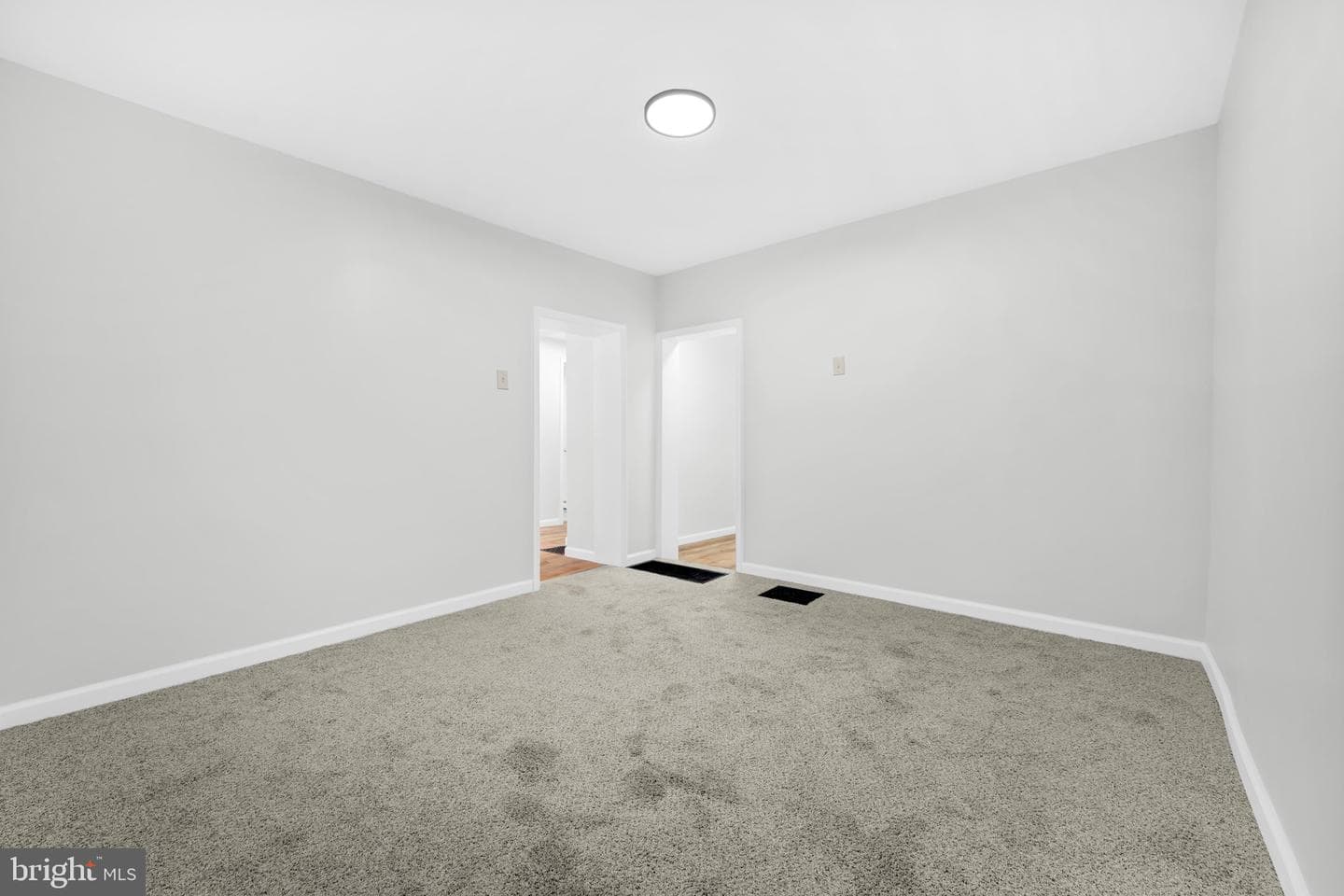 111 E Grand Avenue photo 22