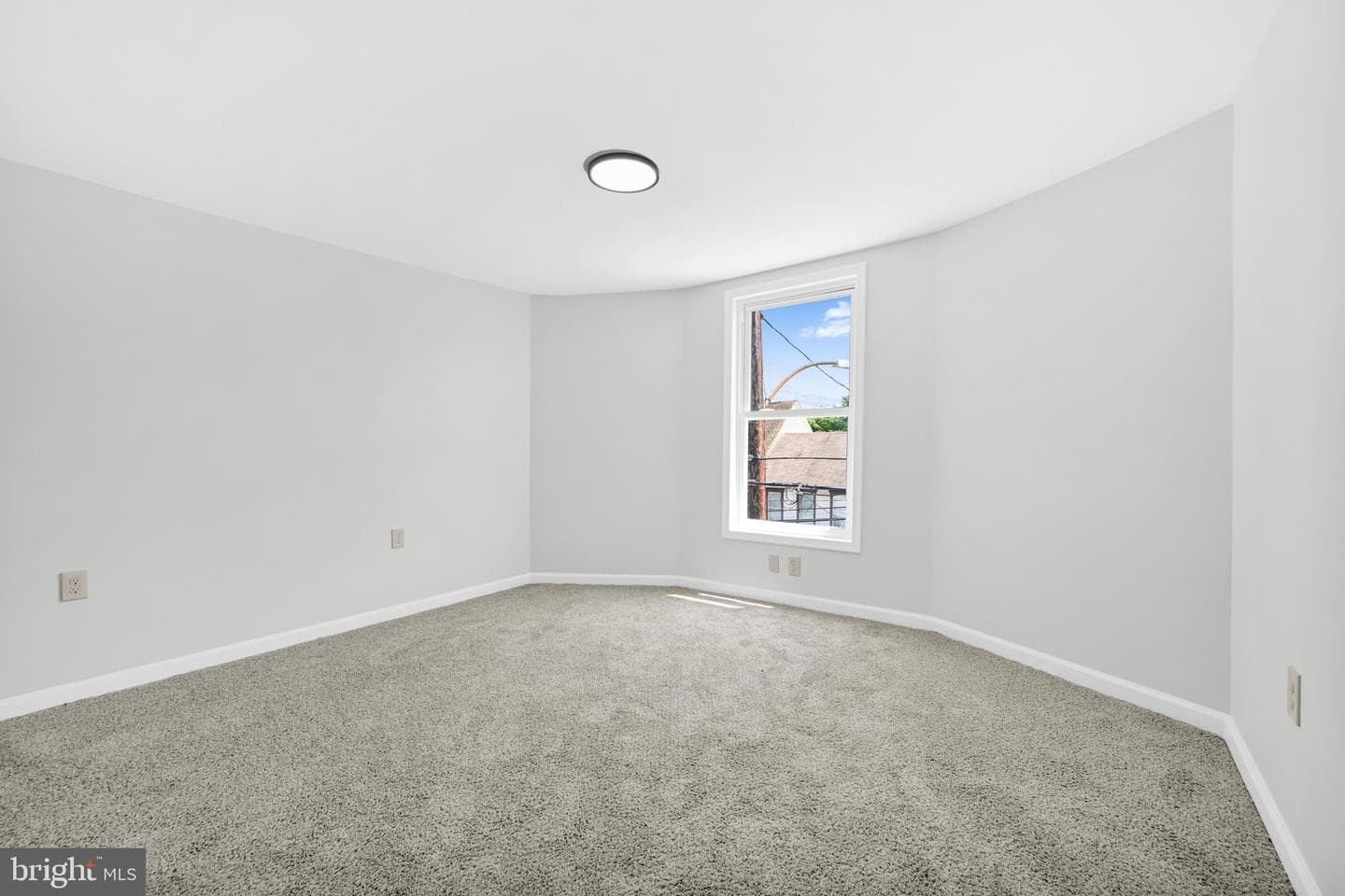 111 E Grand Avenue photo 28