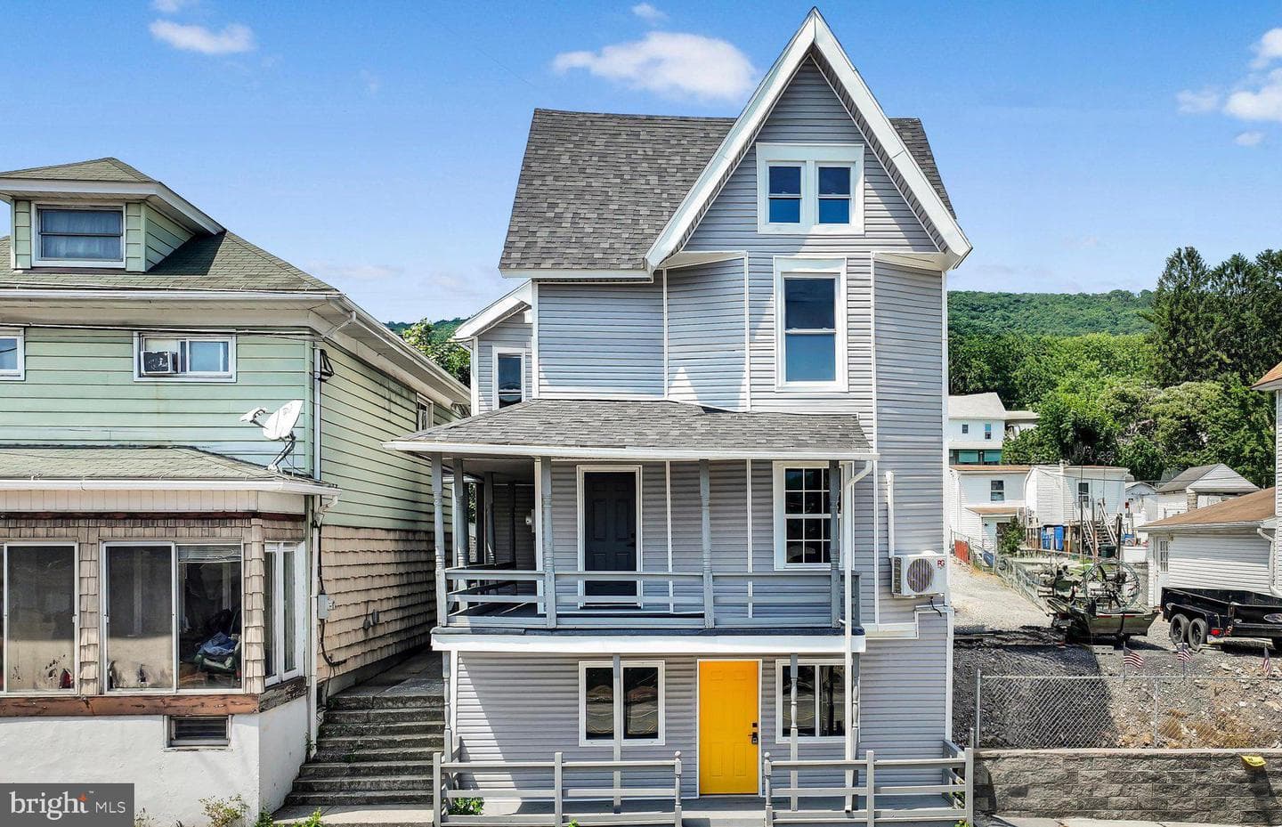 111 E Grand Avenue photo 3