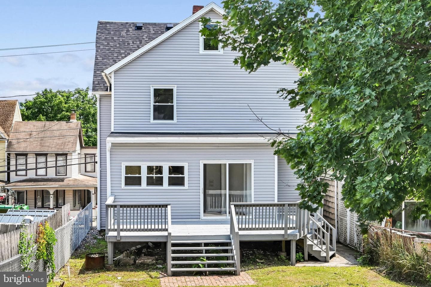 111 E Grand Avenue photo 4