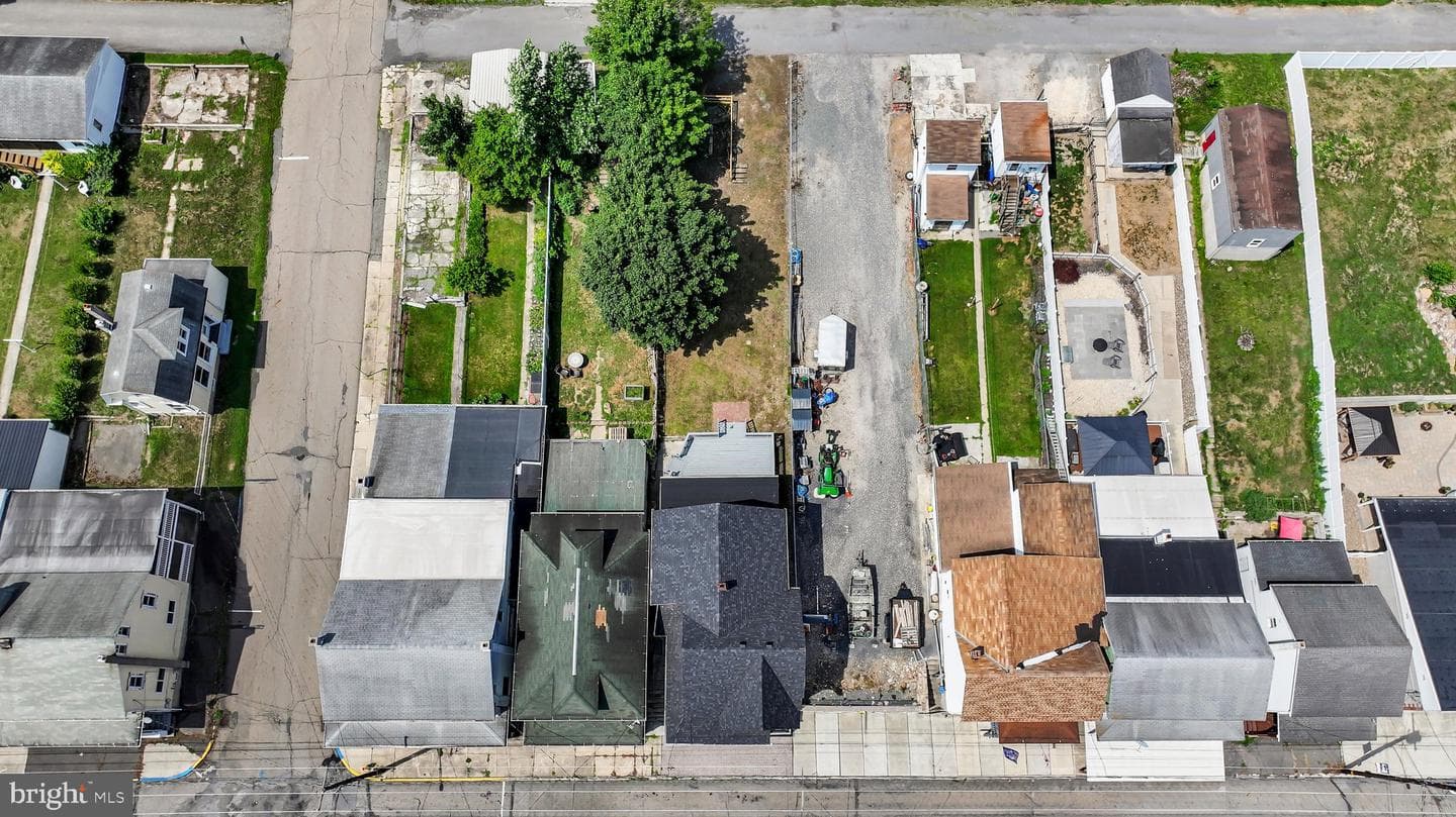 111 E Grand Avenue photo 9