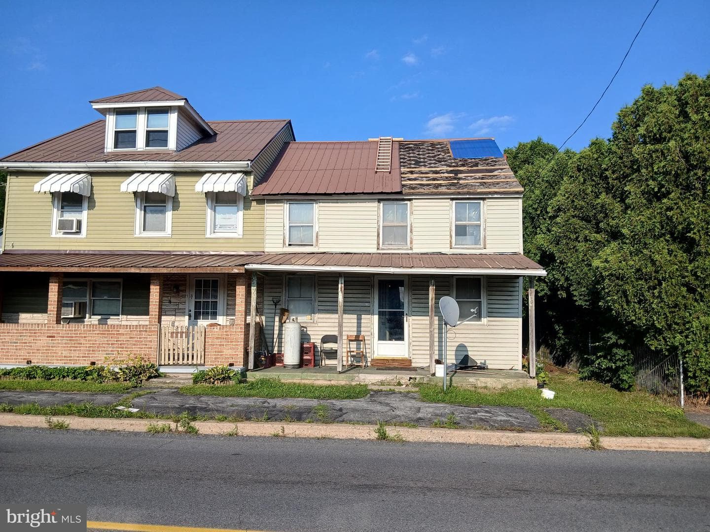 214 E Railroad Avenue photo 3