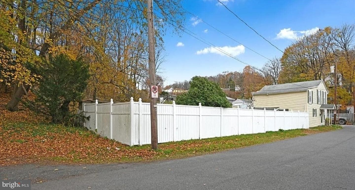 901 Fairview Street photo 22