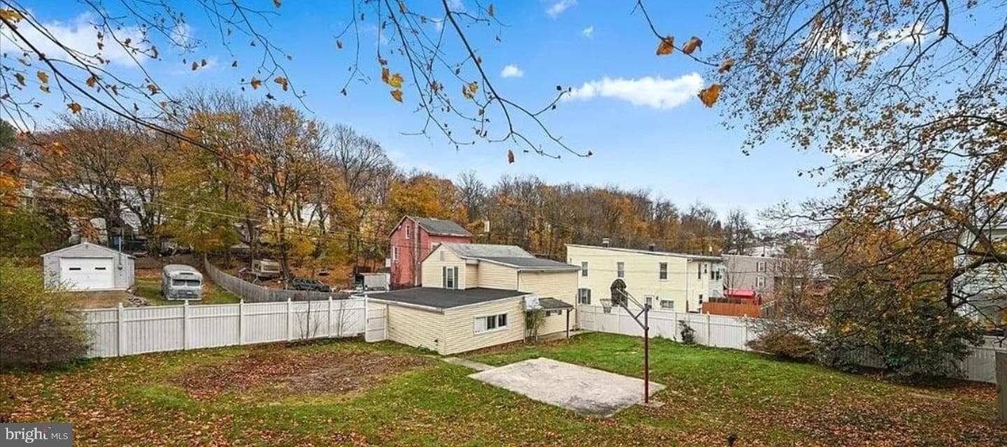 901 Fairview Street photo 24