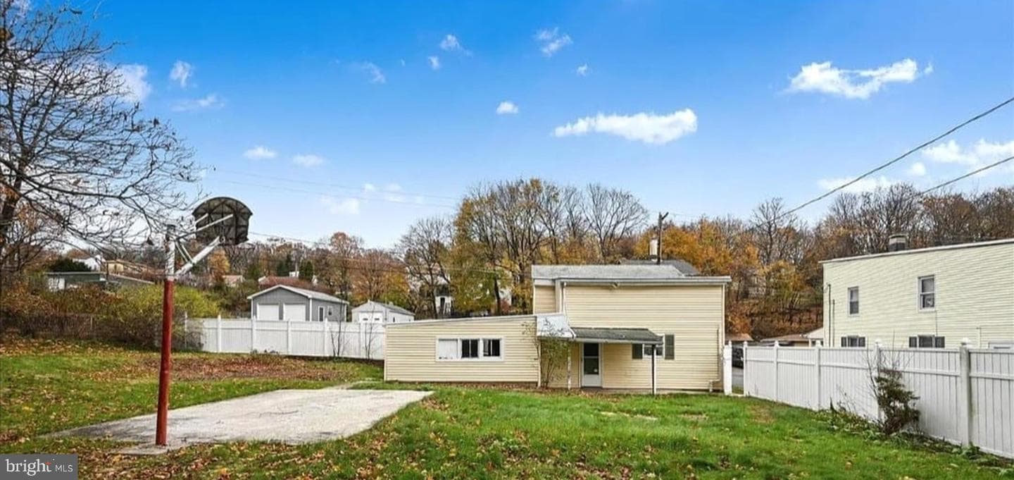 901 Fairview Street photo 25