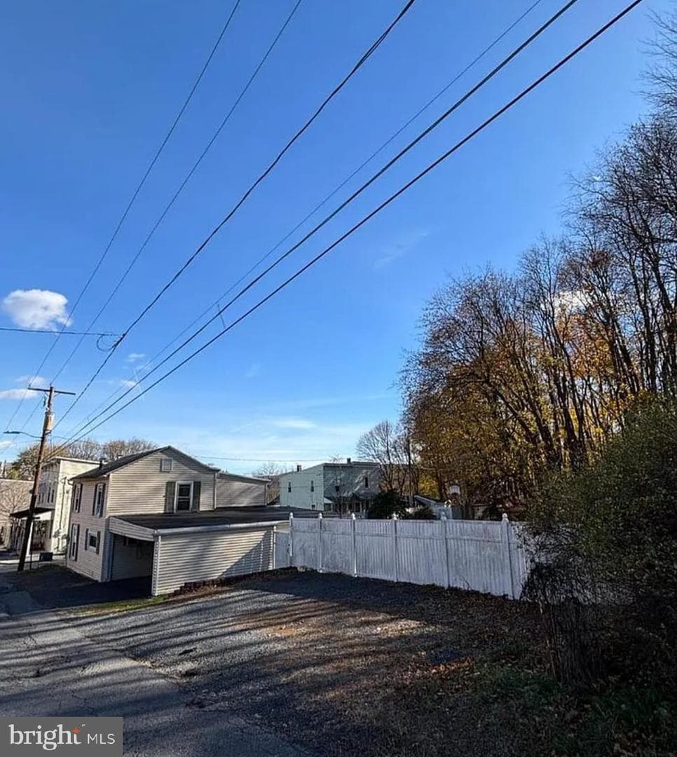 901 Fairview Street photo 5